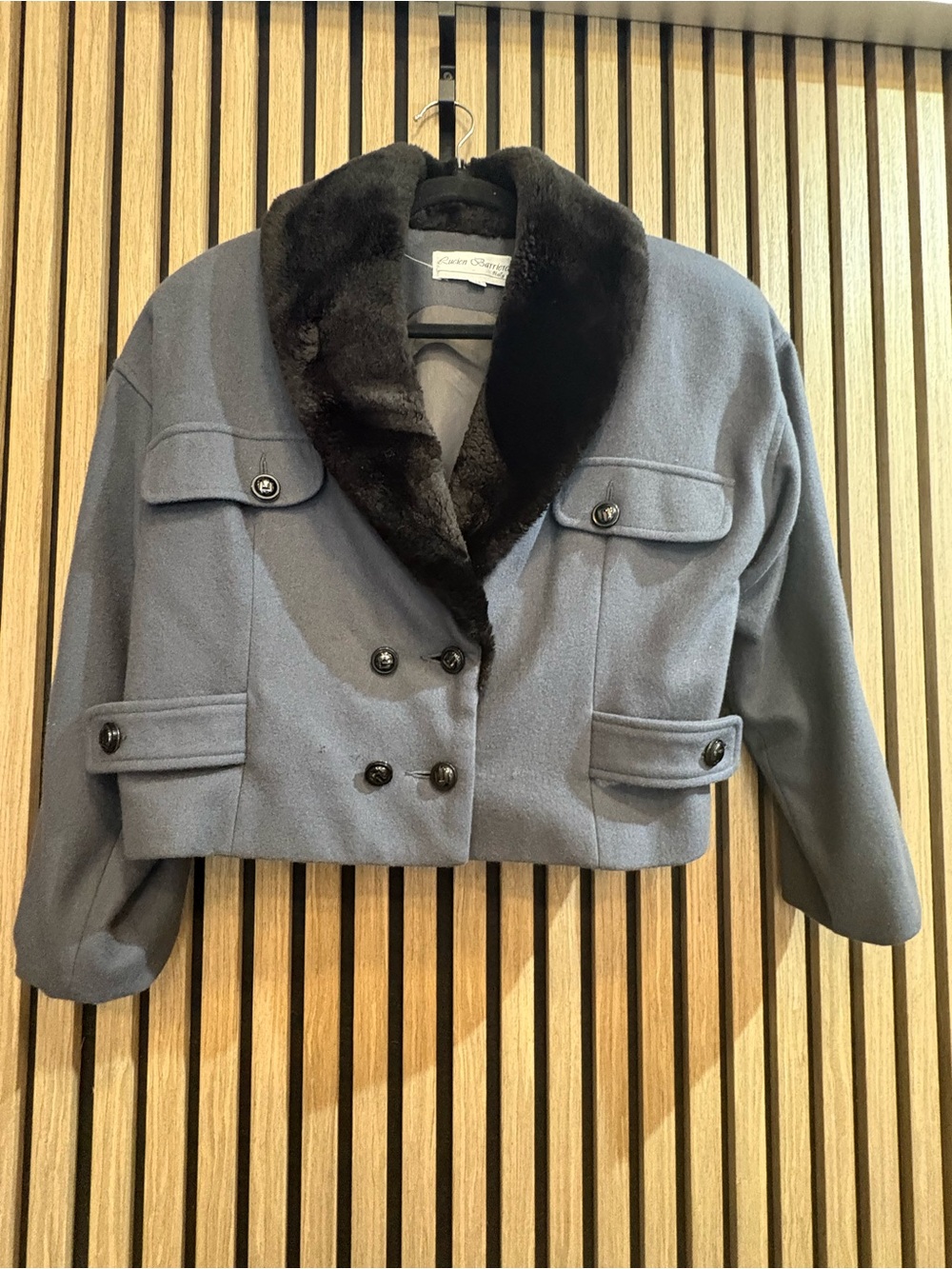 Classic Cropped Wool Jacket with Faux Fur Collar - Gray